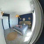 180 Seaview 1 Bedroom Flat With Swimming Pool Апартаменти Адехе