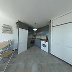 Апартаменти 180 Seaview 1 Bedroom Flat With Swimming Pool