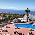 Апартаменти 180 Seaview 1 Bedroom Flat With Swimming Pool Адехе