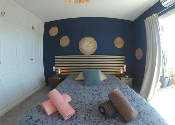 180 Seaview 1 Bedroom Flat With Swimming Pool *