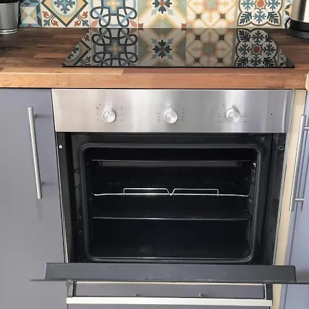 180 Seaview 1 Bedroom Flat With Swimming Pool דירה