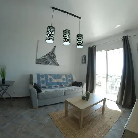 180 Seaview 1 Bedroom Flat With Swimming Pool