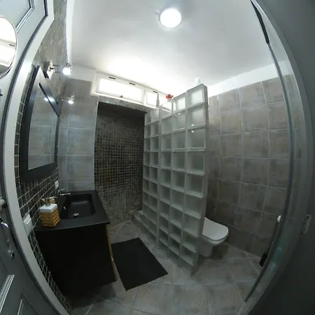 180 Seaview 1 Bedroom Flat With Swimming Pool * 아데제
