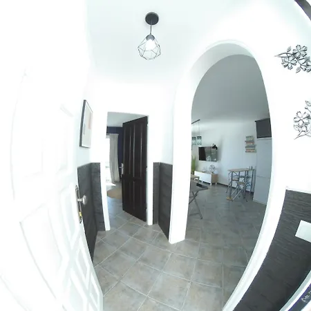 180 Seaview 1 Bedroom Flat With Swimming Pool 아데제