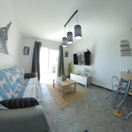 180 Seaview 1 Bedroom Flat With Swimming Pool Апартаменти