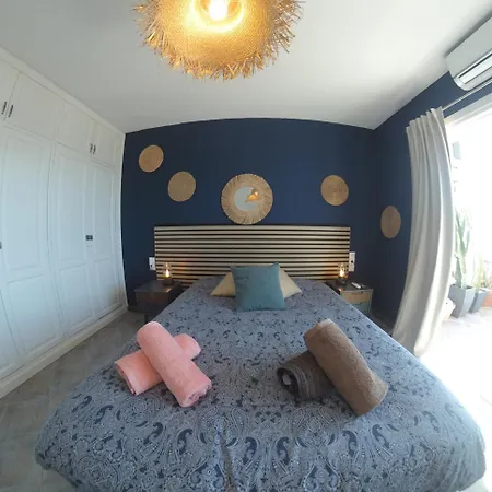 180 Seaview 1 Bedroom Flat With Swimming Pool *